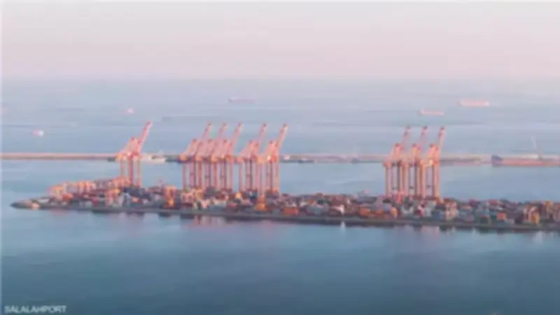 سلطنة عمان تدين استهداف ميناء صلالة بطائرتين مسيرتين وتؤكد سلامة القاطنين