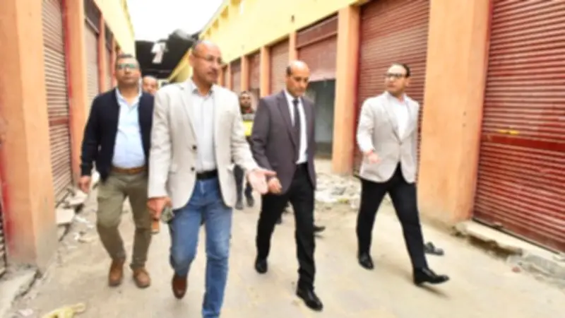 محافظ أسيوط يتفقد السوق الحضاري التجاري بالحمراء ويوجه بتطويره لاستيعاب الباعة الجائلين