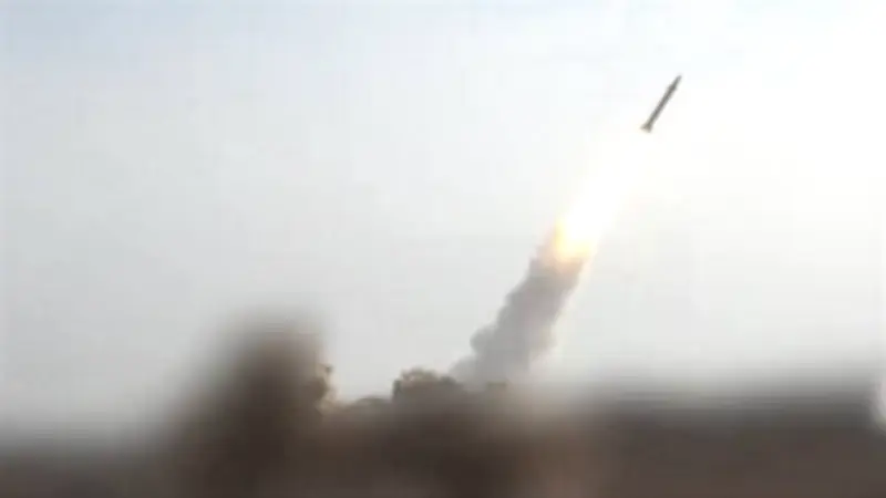 الحوثيون يعلنون تنفيذ أول هجوم صاروخي على إسرائيل وسط تصاعد التوتر مع إيران
