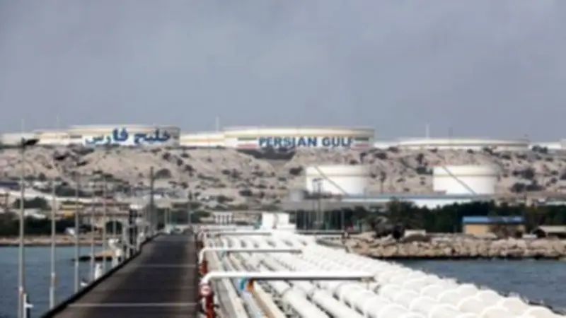 مسؤول إيراني: أمن مضيق هرمز لا يتحقق إلا برحيل الأجانب من جزيرة خرج