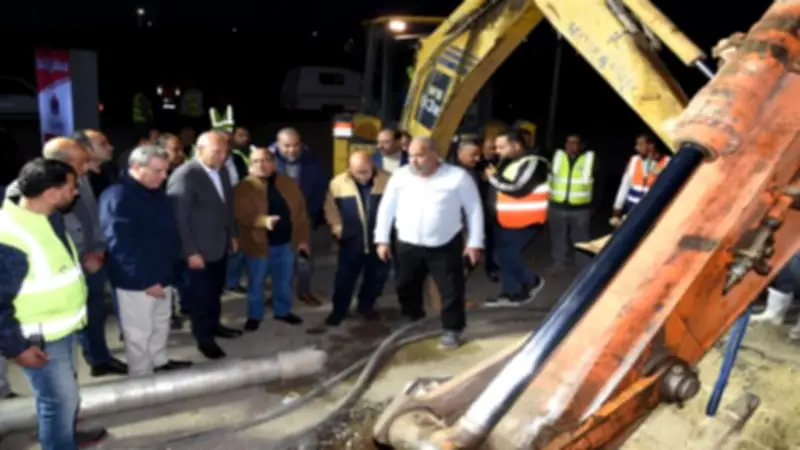 محافظ القاهرة يعلن انتهاء توصيل خط المياه الرئيسي في زهراء المعادي قبل الموعد