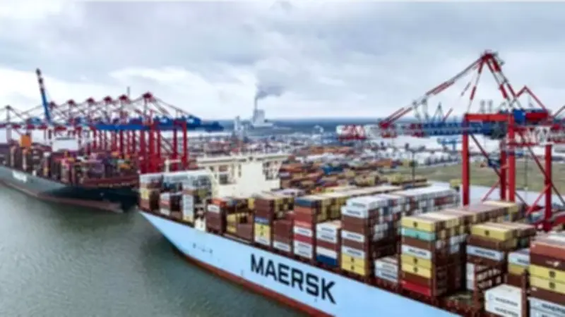 ميرسك توقف عملياتها في ميناء صلالة العماني بعد حادث أمني يستدعي الإخلاء