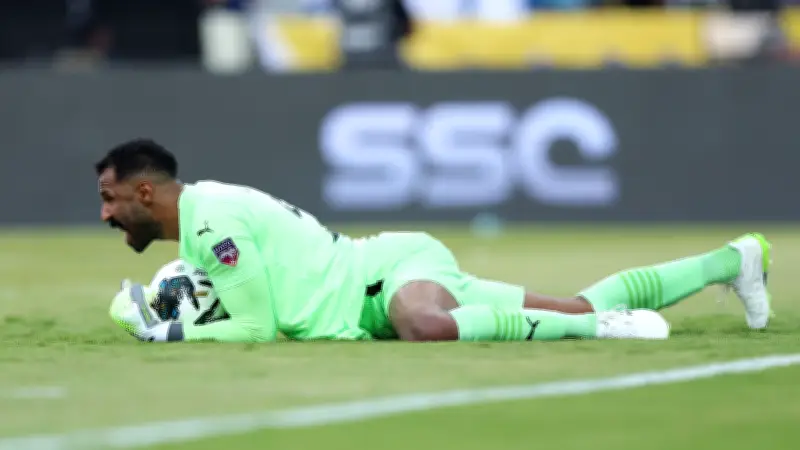 رينارد يغير تشكيلة السعودية بعد الهزيمة أمام مصر.. العويس يعود والعقيدي يغادر