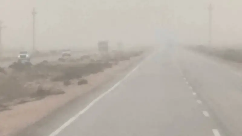 اضطراب الطقس في مطروح: حرارة مرتفعة وأتربة تعم الصحراء وتؤثر على الرؤية