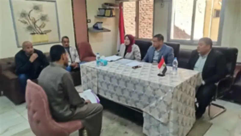 سكرتير عام الفيوم المساعد يعقد لقاءً لخدمة المواطنين بمركز سنورس لبحث شكاواهم