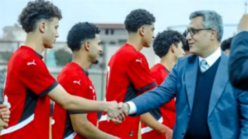 سفير الجزائر يشيد بحفاوة الاستقبال في اتحاد الكرة المصري ويؤكد التعاون المثمر بين البلدين