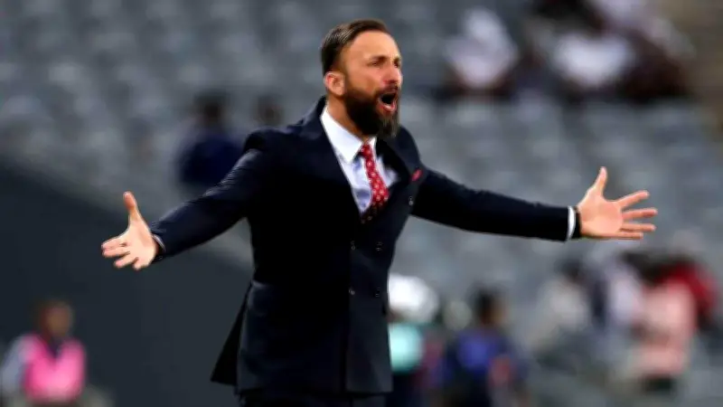 قبل مواجهة الزمالك.. شباب بلوزداد الجزائري يوقف مدربه الألماني سياد راموفيتش