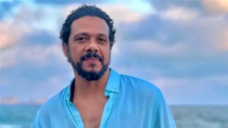 حمزة العيلي: تعدد الأدوار في رمضان تحدٍ كبير والمسرح هو سر التمكن