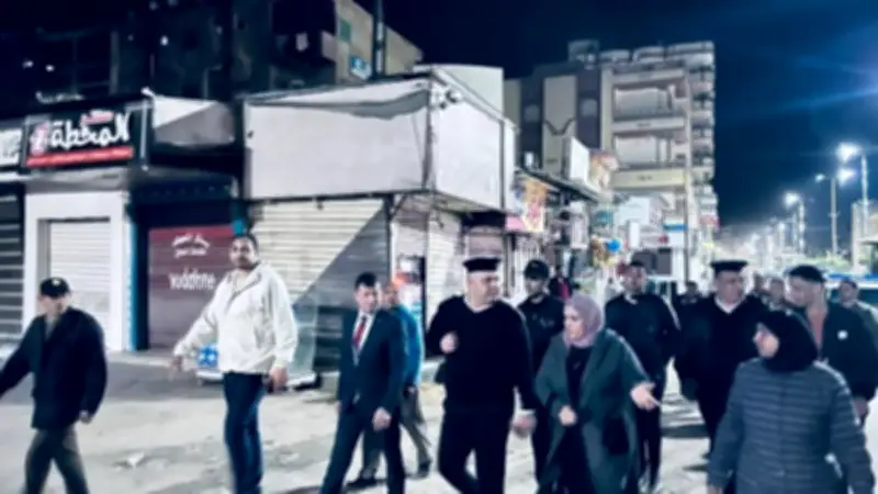 محافظ دمياط يتفقد تنفيذ قرار غلق المحال العامة في جولة ميدانية شاملة