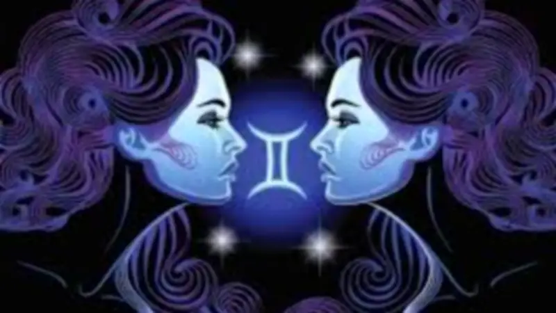 محافظ دمياط يتفقد مركز السيطرة لمتابعة تطبيق قرار غلق المحال التجارية