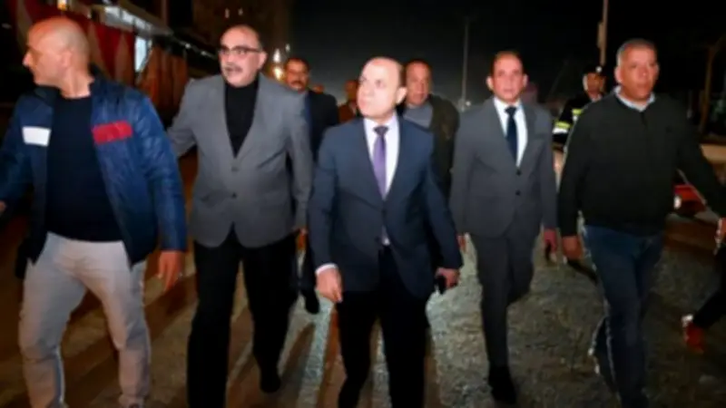 محافظ الغربية يتفقد شوارع طنطا ليلاً لضمان التزام المحال بقرار الإغلاق