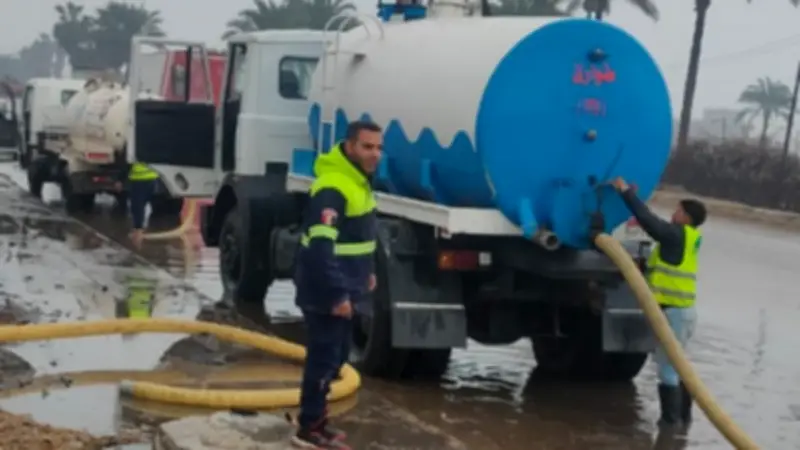 القليوبية تشهد انتشارًا مكثفًا لمعدات شفط مياه الأمطار بعد التقلبات الجوية
