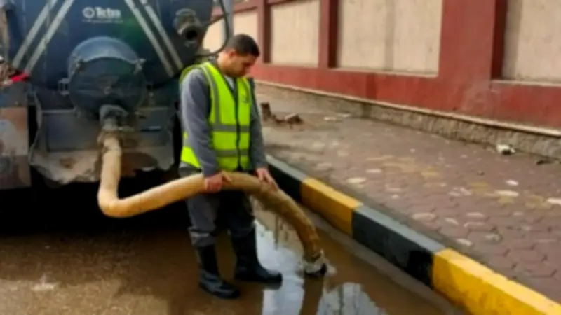 محافظ القليوبية يشرف على عمليات شفط مياه الأمطار لمواجهة التقلبات الجوية