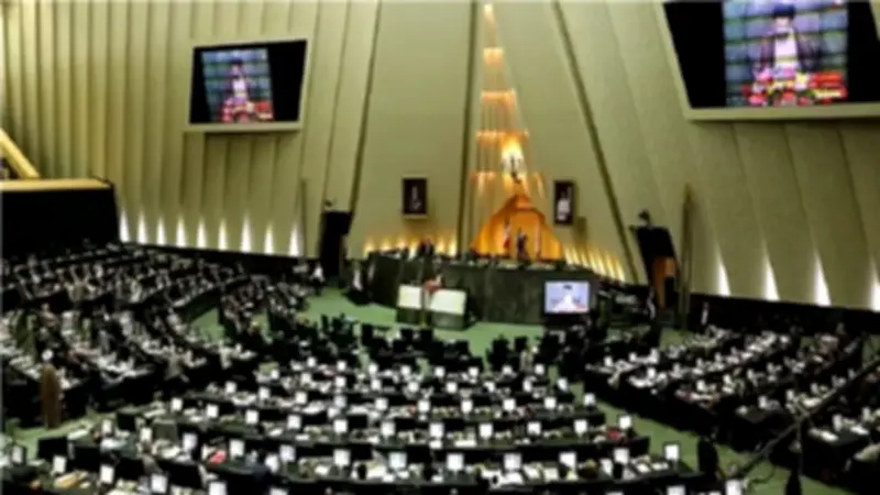 رئيس البرلمان الإيراني يحذر: نحن في حرب عالمية كبرى والعدو يخطط لهجوم بري