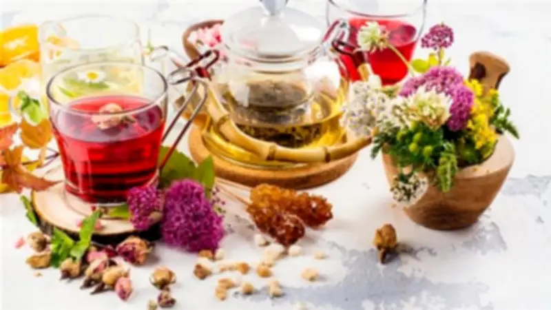 مشروبات طبيعية دافئة لتحسين المزاج وتخفيف التوتر في الحياة اليومية