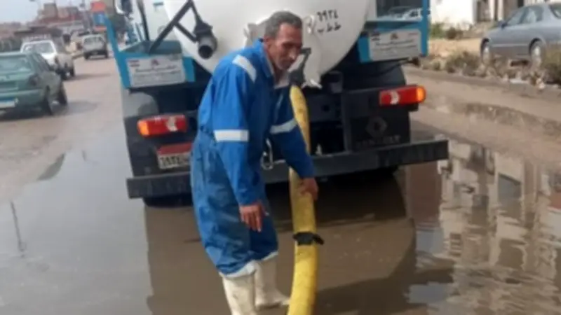 شركة مياه القناة تتعامل فورياً مع تراكمات الأمطار في شوارع الإسماعيلية