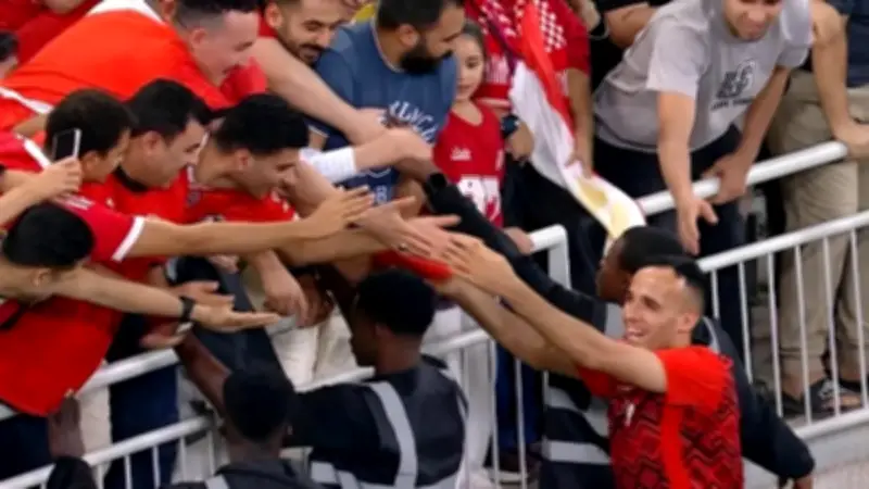 لقطة مؤثرة لناصر منسي مع جماهير الزمالك بعد الفوز على السعودية.. وتصريحات حول مستقبله