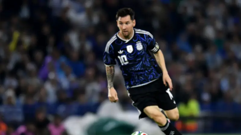 معالج برشلونة السابق يكشف: 'كنت ظل ميسي'.. تفاصيل مثيرة عن رعاية الأسطورة