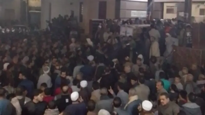 مئات المشيعين يودعون أسرة كاملة ضحايا حادث غرق مأساوي في الدقهلية