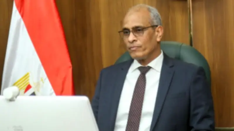 محافظ كفر الشيخ يشدد على تطبيق قرار غلق المحال التجارية ويحذر من التهاون مع المخالفين