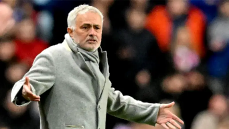 مورينيو يصف البرتغال بـ"الفريق العادي" في غياب رونالدو بعد التعادل المخيب مع المكسيك