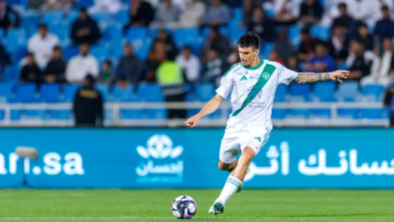 إيبانيز: اللعب في السعودية لا يعني الاختفاء عن العالم.. ويطالب أنشيلوتي بالانضمام