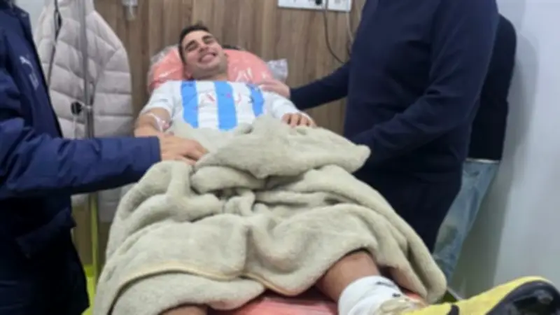 رئيس إنبي يطمئن على محمد حمدي بعد حادثة بلع اللسان ويشكر شريف إكرامي