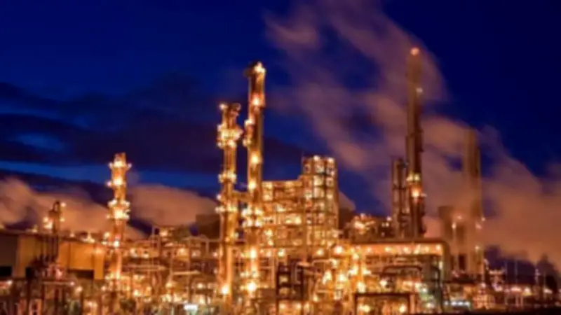 هجوم أمريكي إسرائيلي يستهدف منشأة بتروكيماوية في تبريز الإيرانية