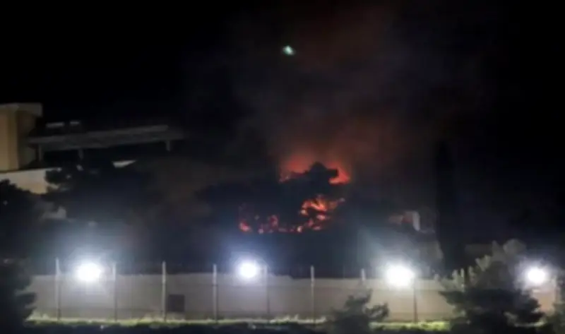 الكويت: قتيل وأضرار جسيمة إثر هجوم إيراني على محطة كهرباء ومياه