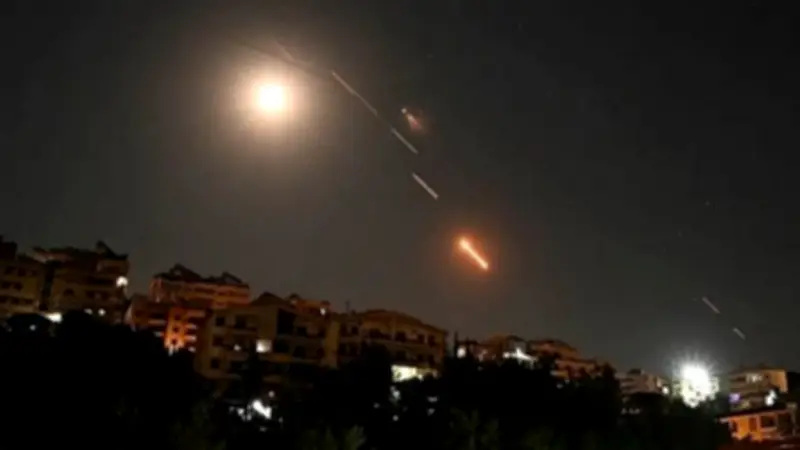 إيران تقصف شمال إسرائيل بصاروخ عنقودي وتتصاعد التوترات الإقليمية