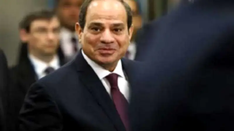 السيسي يفتتح ويتفقد معرض مصر الدولي للطاقة بحضور الرئيس القبرصي