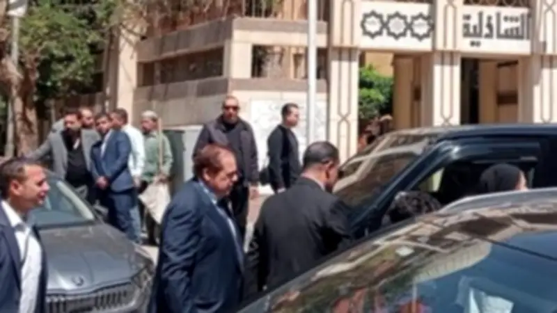 شيعت جنازة والدة رجل الأعمال أحمد عز من مسجد الحامدية الشاذلية بالقاهرة