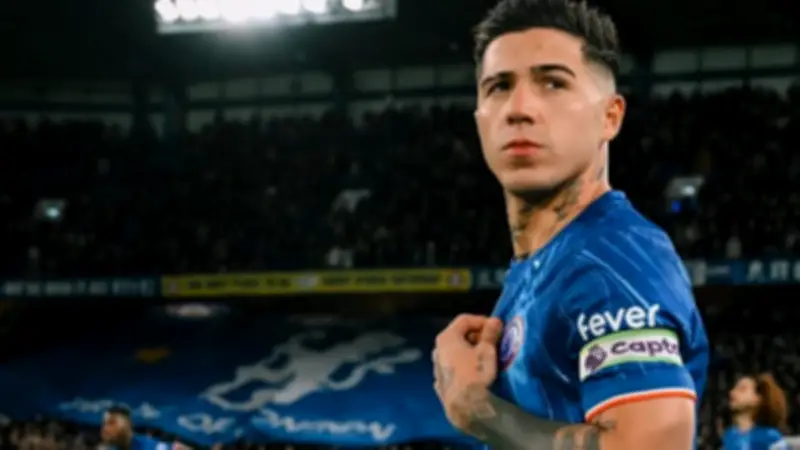 إنزو فيرنانديز يلمح لانتقال محتمل إلى الدوري الإسباني ويصف مدريد بأنها تشبه بوينس آيرس