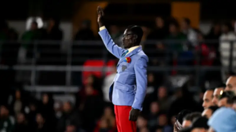 خسارة فادحة: سر غياب المشجع لومومبا عن مباراة الكونغو الديمقراطية وجامايكا