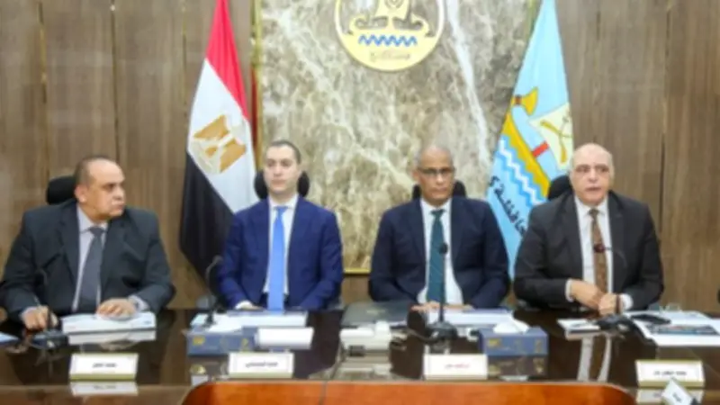 محافظ كفر الشيخ يوجه بتخفيض الإنارة وضبط استهلاك الكهرباء في اجتماع المجلس التنفيذي