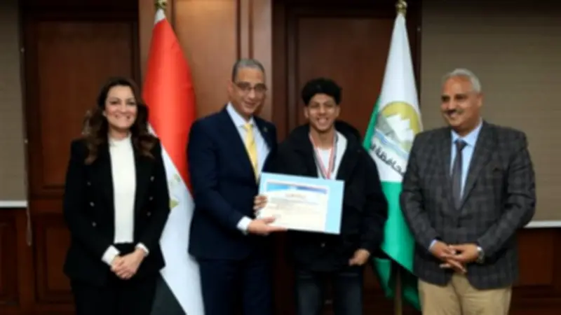 محافظ الجيزة يكرم فريق فرسان الإرادة بعد فوزه بكأس السوبر لكرة القدم السباعية