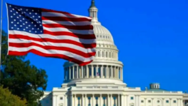 وزير الخزانة الأمريكي يؤكد: استعادة السيطرة على مضيق هرمز عبر سفن مرافقة أمريكية أو متعددة الجنسيات