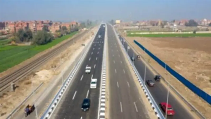 إغلاق جزئي لطريق مصر أسوان الزراعي الغربي لتنفيذ أعمال القطار الكهربائي السريع