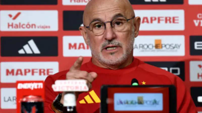 دي لا فوينتي يواجه رسائل نارية للجماهير وبرشلونة وريال مدريد في ويراوغ بشأن لوكا