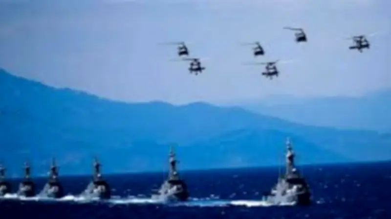 هيئة بحرية بريطانية: ناقلة قبالة دبي تتعرض لإصابة بمقذوف مجهول وتندلع فيها حريق