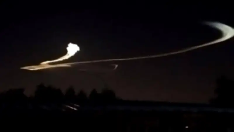 جدل واسع حول صور الأجسام المضيئة في سماء مصر.. وتحذيرات من الشائعات