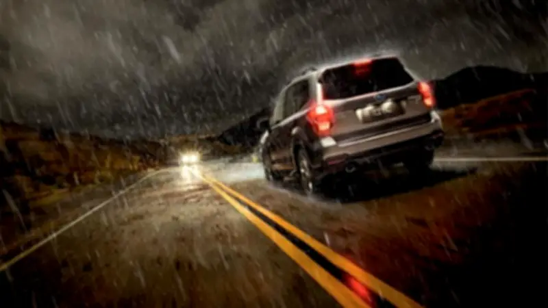 نصائح حيوية للسائقين: كيفية حماية نفسك أثناء القيادة في الأمطار