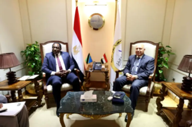 وزير النقل المصري يناقش مع سفير تنزانيا إنشاء محطة متعددة الأغراض بميناء دار السلام