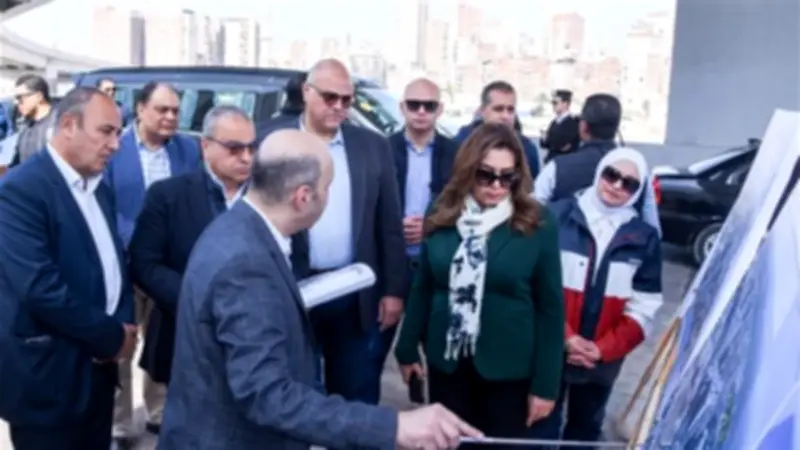 وزيرة التنمية المحلية والبيئة ومحافظ الإسكندرية يتفقدان كوبري سليمان عزت