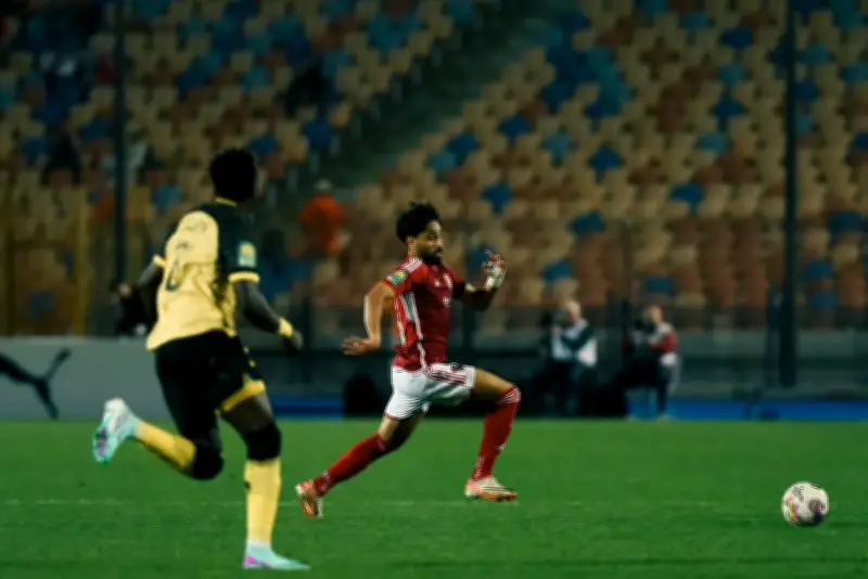 الأهلي يقرر مصير نجم الوسط في قرار جديد يثير الجدل