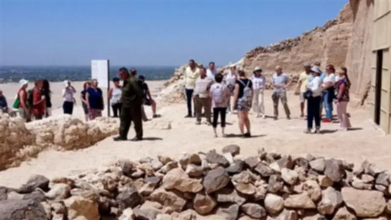 انتعاش ملحوظ للسياحة في المنيا مع توافد أفواج أجنبية متعددة الجنسيات لزيارة الآثار