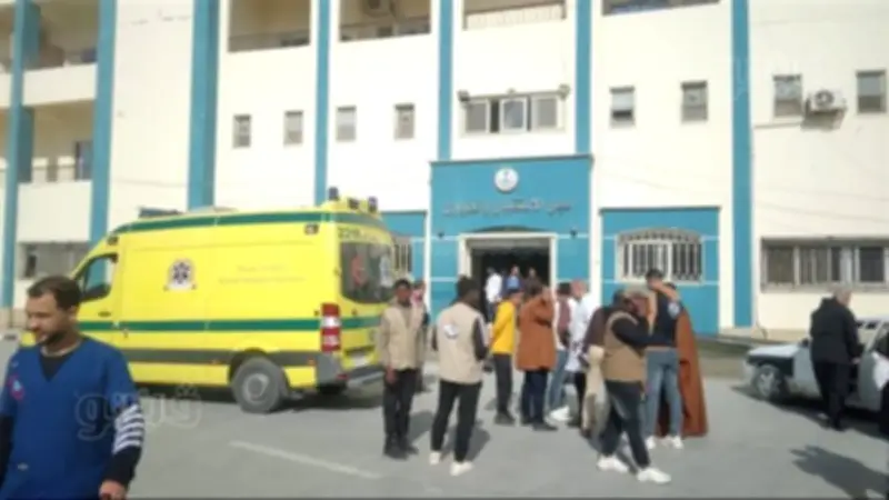 حادث مأساوي على الطريق الدولي بمطروح.. سيارة مسرعة تدهس شابًا أثناء عبوره الطريق