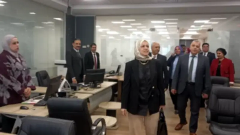 رئيس مصلحة الضرائب تتابع سير العمل بمأمورية المهن الحرة في القاهرة