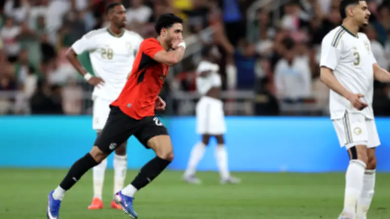 برشلونة يضع عمر مرموش في قائمة أهدافه لتعزيز الهجوم الصيفي