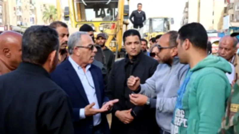 محافظ الإسماعيلية يتفقد مشروع تطوير الشارع التجاري في منطقة الشيخ زايد